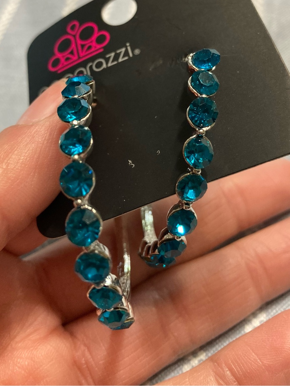NWT Paparazzi open hoop earrings.